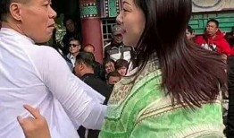 吃瓜群众广场舞视频,吃瓜群众镜头下的欢乐时光