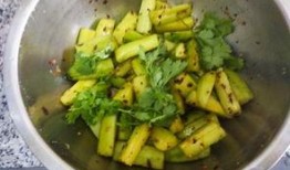 川味香辣瓜条怎么吃视频,家常小零食的麻辣新吃法