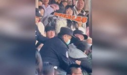 女人打架吃瓜视频,吃瓜群众看热闹不嫌事大