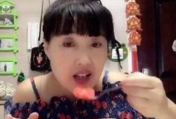 热闹的吃瓜大姐视频