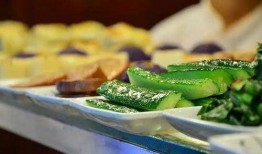 乌鲁木齐方仓吃瓜视频,真实记录方仓内的“吃瓜”日常