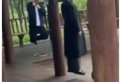 凉亭吃瓜事件道歉视频,当事人深情致歉，反思与成长