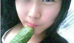 美女边笑边吃瓜视频,美女边笑边吃瓜的欢乐时光